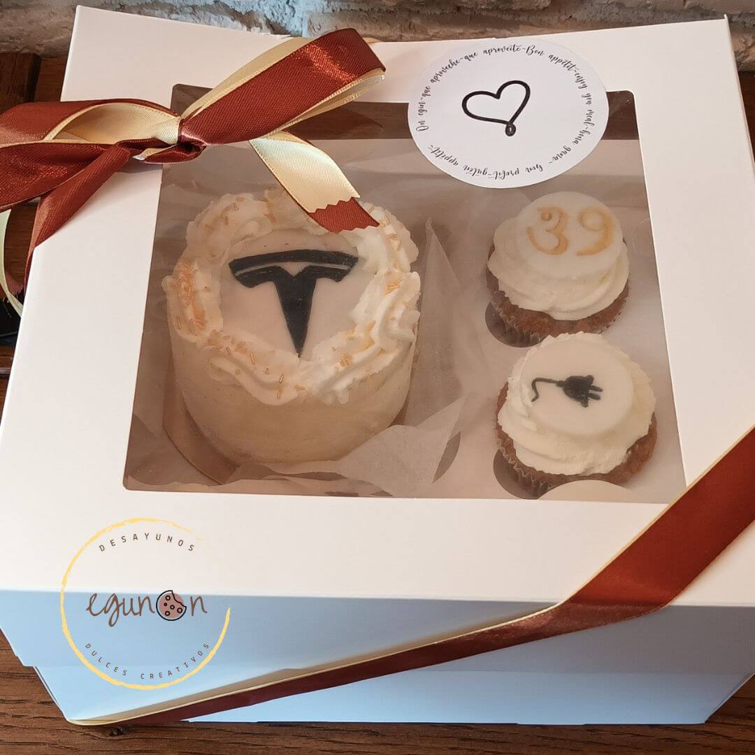 tarta individual y cupcakes, persoanlizado, a domicilio, regalo, dulces