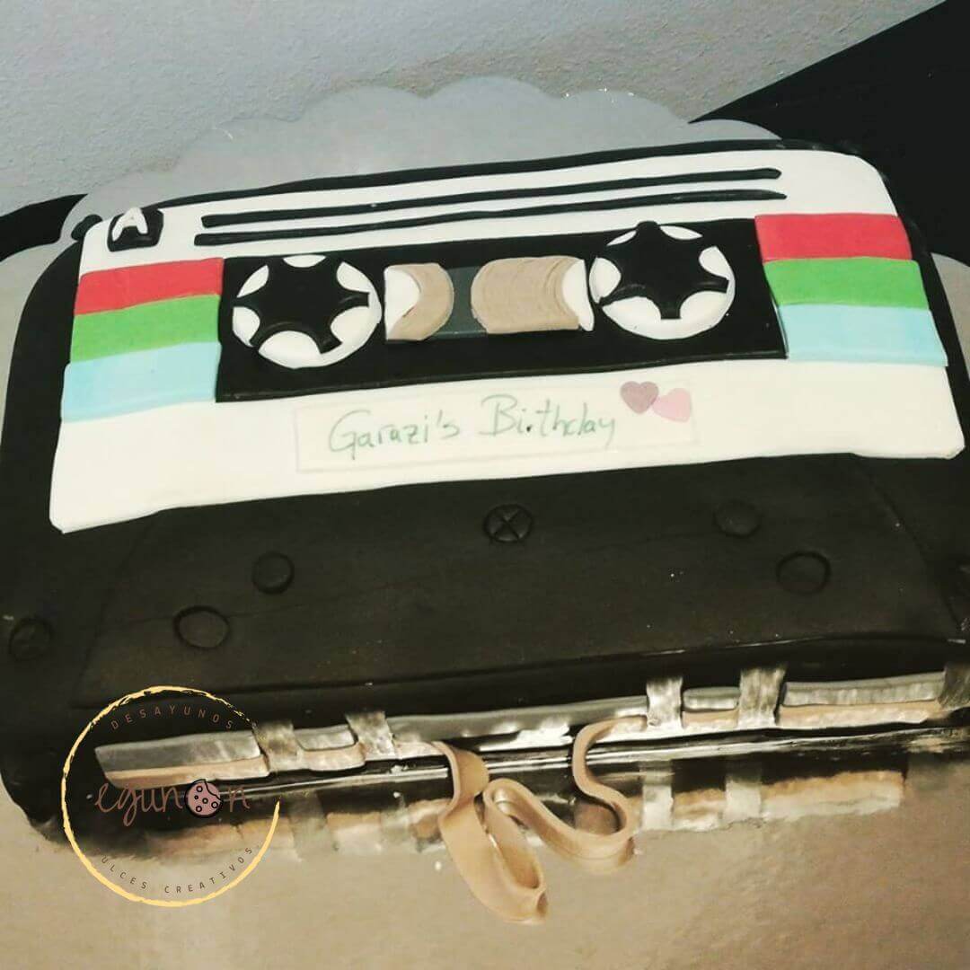 54 tartas personalizadas, temáticas, cumpleaños, aniversarios, despedidas, jubilaciones, nacimientos, bodas, comuniones, bautizos, comidas o cenas a domicilio